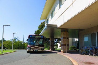 ２.駐車場・玄関