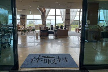 ２.駐車場・玄関