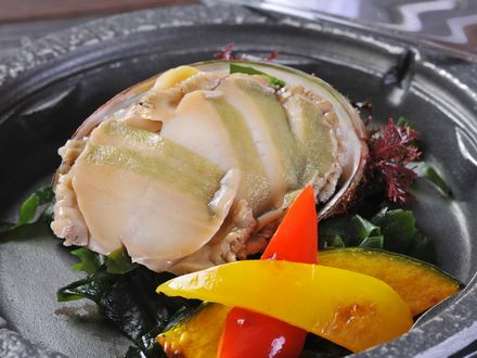 三陸産あわびの陶板焼き