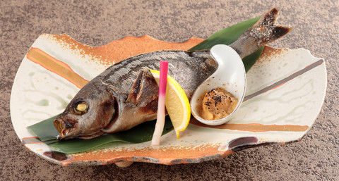 イサキ塩焼き　毘沙門味噌添え