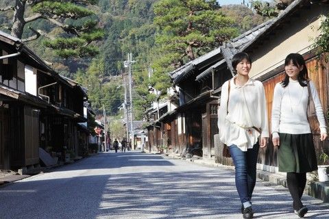 新町通りを歩く