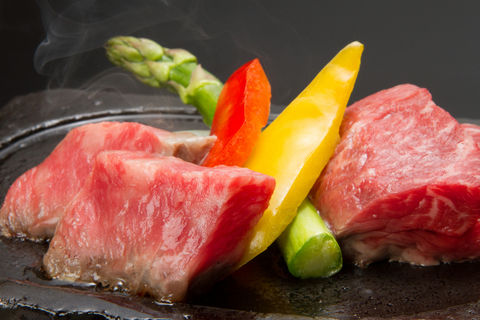 みかわ牛ステーキ食べ比べとビュッフェ