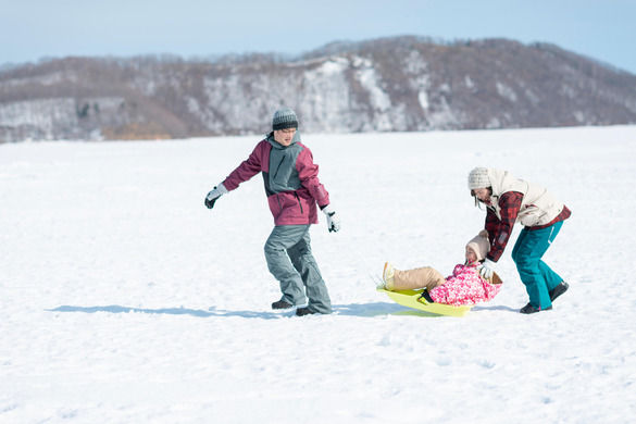 雪だるま作りやソリ遊びができます