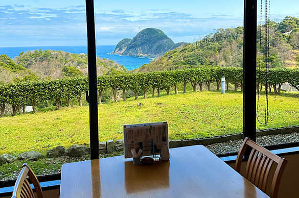 日本海を望む絶景レストランでランチはいかがでしょうか？