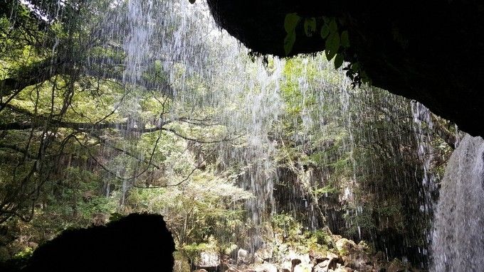 滝の裏側が見れます！<br>鍋ヶ滝