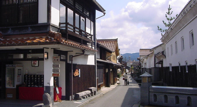 赤瓦・白壁土蔵群