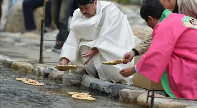 用瀬(もちがせ)流しびなの館