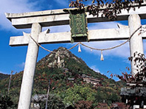 太郎坊宮（阿賀神社）