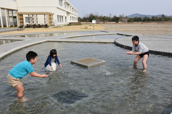 海をイメージした水の広場