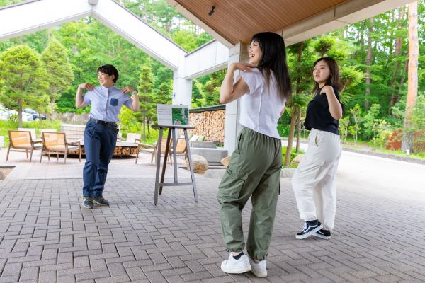 登山の前に準備体操を行ってから『一の沢登山口』からスタート！滑落しない様に左右を見て！