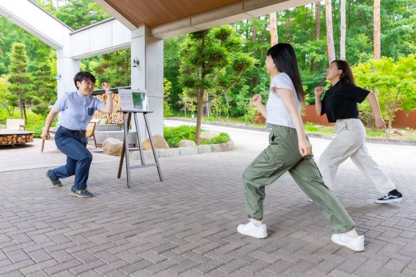 支流の川を渡り、『王滝ベンチ』から『胸突き八丁』へ急な上り坂！頑張って！