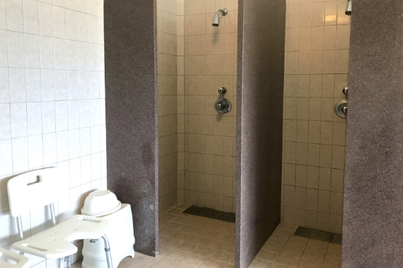 駐車場、エレベーター、レストラン、大浴場、多目的トイレなど