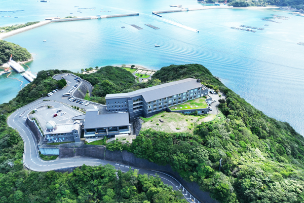 ホテルから福良湾まで歩いて散策します