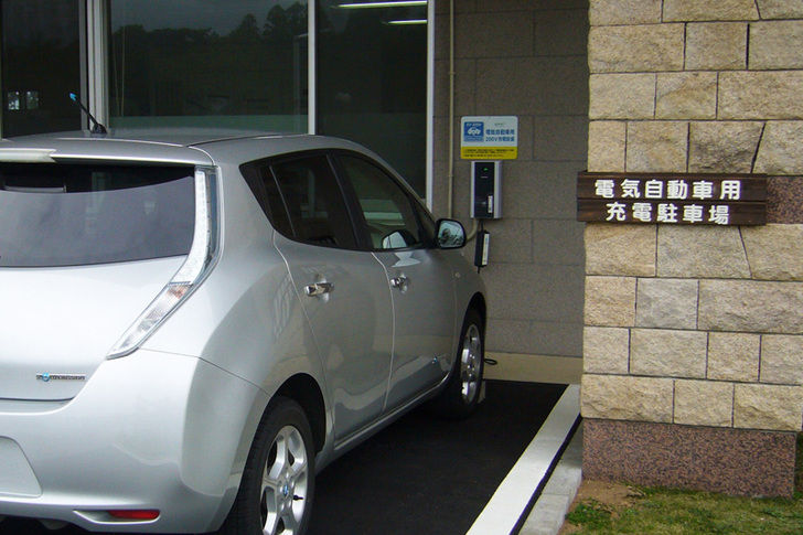 電気自動車充電駐車場