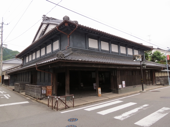 三楽荘
