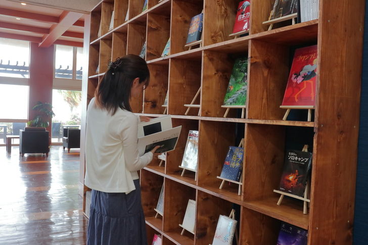 ブックラウンジ「癒読(ゆむ)」