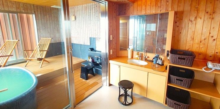 貸切半露天風呂「癒湯（ゆゆ）」