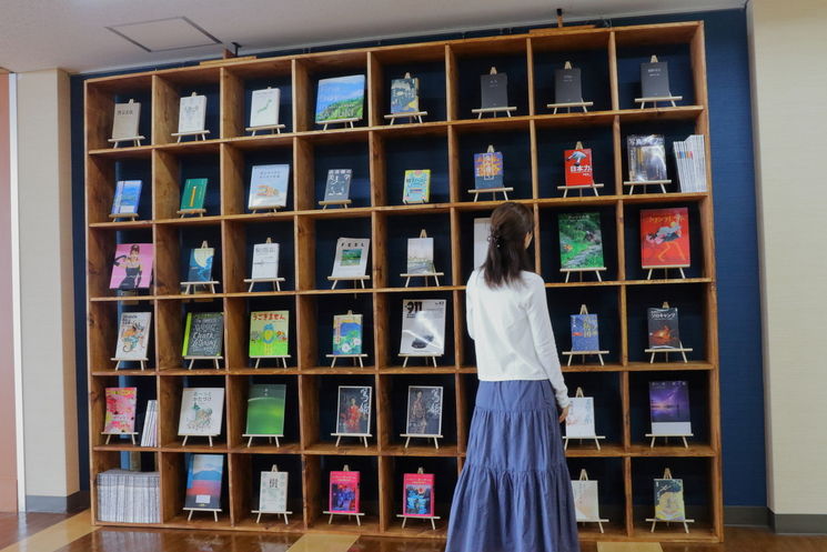 ブックラウンジ「癒読（ゆむ）」