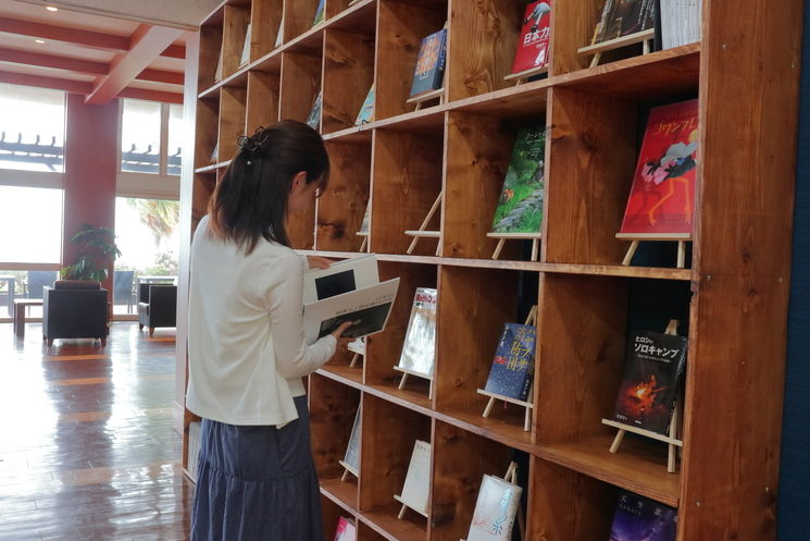 ブックラウンジ「癒読（ゆむ）」