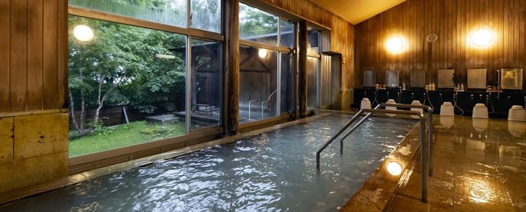 網張五湯 温泉館「薬師の湯」 内風呂