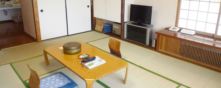 西館　和室１０畳（トイレ付・お風呂あり）