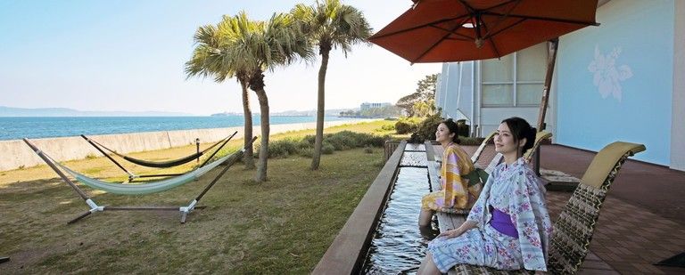 温泉足湯「癒流（ゆる）」