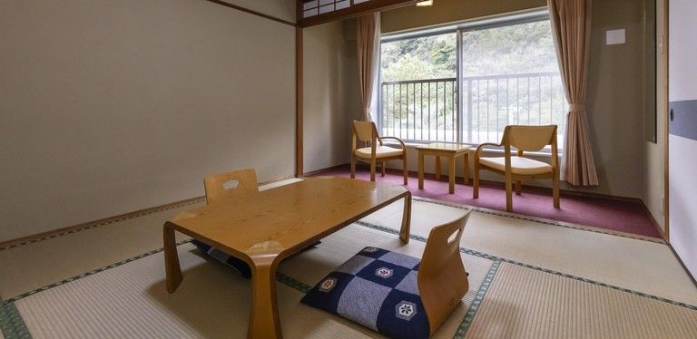 山側和室　8畳