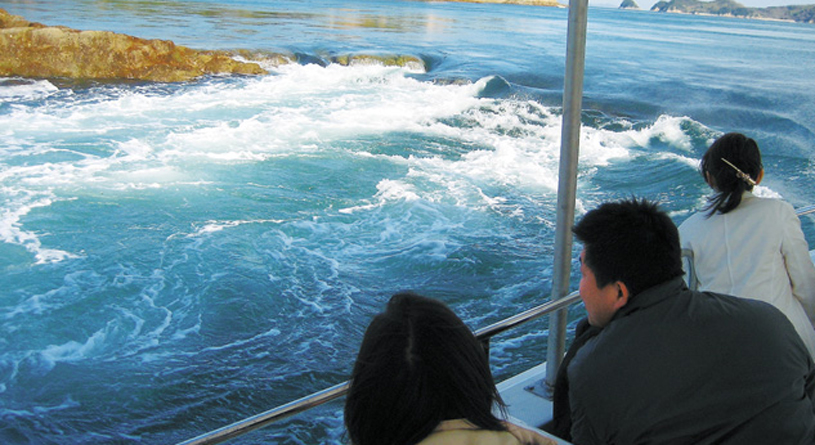 大迫力！来島海峡急流観潮船体験