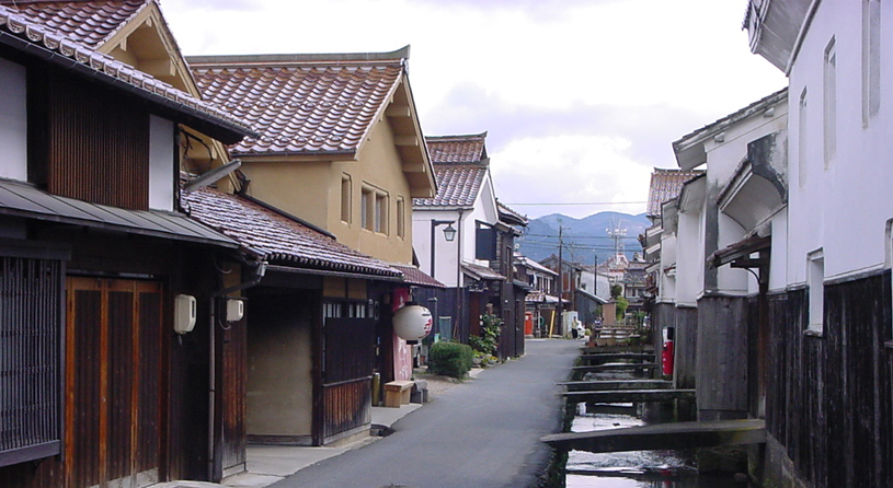 赤瓦・白壁土蔵群