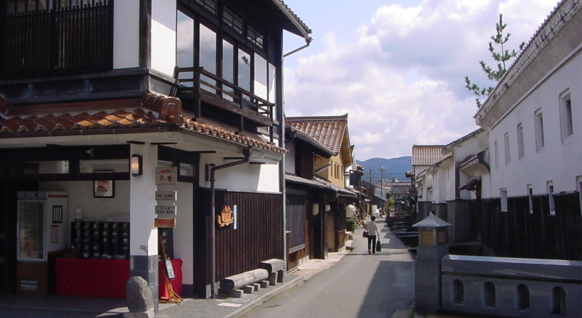 赤瓦・白壁土蔵群