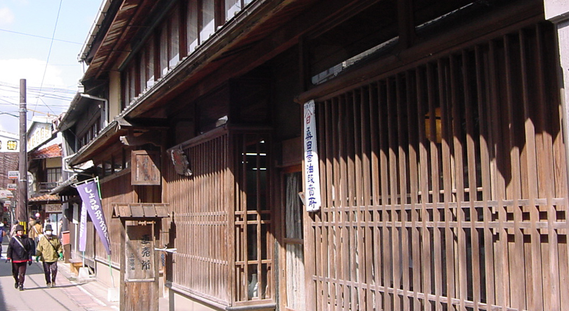赤瓦・白壁土蔵群