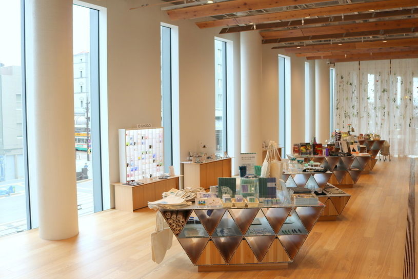 富山市ガラス美術館
