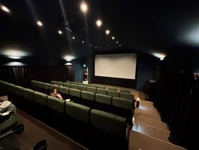 旧幼稚園がシアターに。上野原市・CineYama