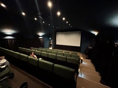旧幼稚園がシアターに。上野原市・CineYama