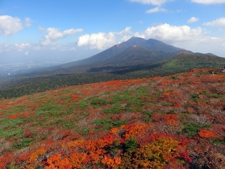 【３泊＋バスツアー付】紅葉の三ツ石山縦走登山ツアー