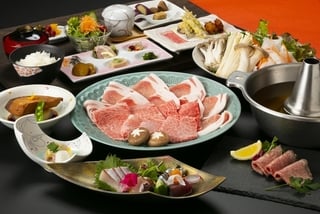 【早割６０】２，０００円もお得！寒鰤料理と鹿児島黒牛と黒豚しゃぶしゃぶ×ハーフビュッフェ