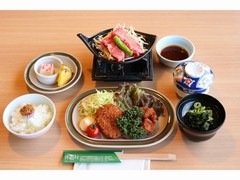 定食（写真は1人前です）