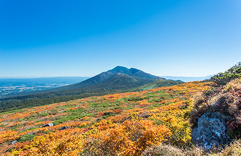 三ツ石山