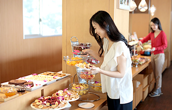 本館にて贅沢に♪ 朝食ビュッフェ!