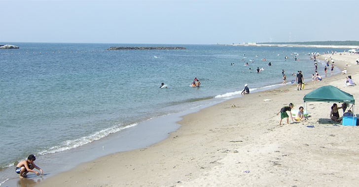 海水浴場まで車で5分。近隣で釣りもできる、海に程近い立地♪