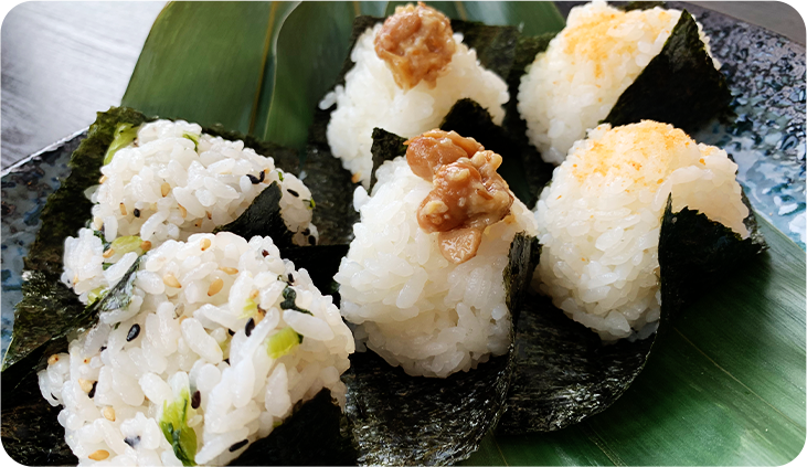 写真:炊きたてのコシヒカリで握る「おにぎり」
