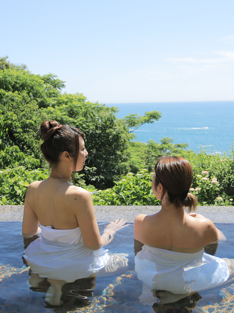 温泉で癒されるイメージ4