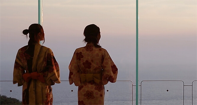 休暇村 紀州加太の夕日（ロビーラウンジから）