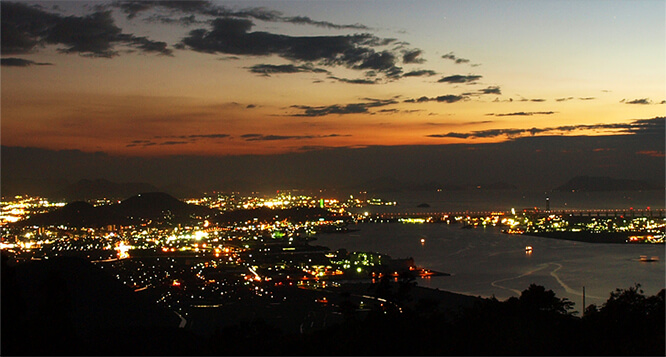 休暇村 讃岐五色台の夜景（海側客室から）