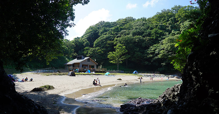 海水浴や水遊びにピッタリ♪ プライベートビーチまで歩いて5分!