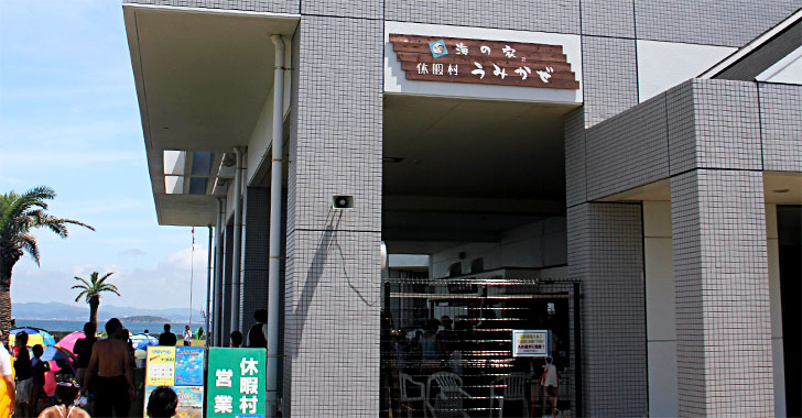 当館出てすぐの立地!近くには浜売店も!