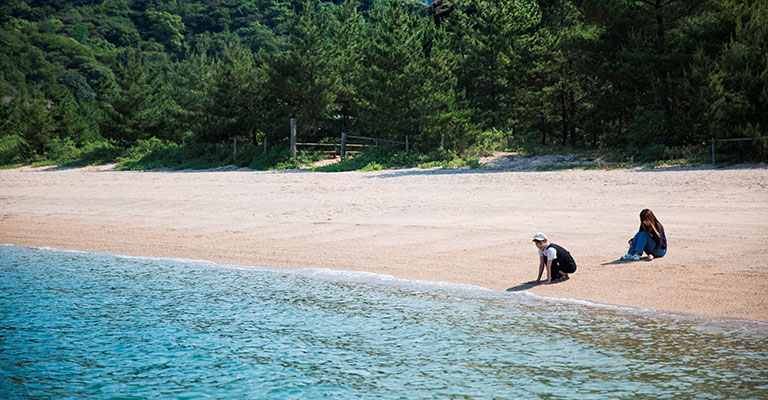 海まで歩いて1分! 釣りや磯遊び、夏には海水浴!